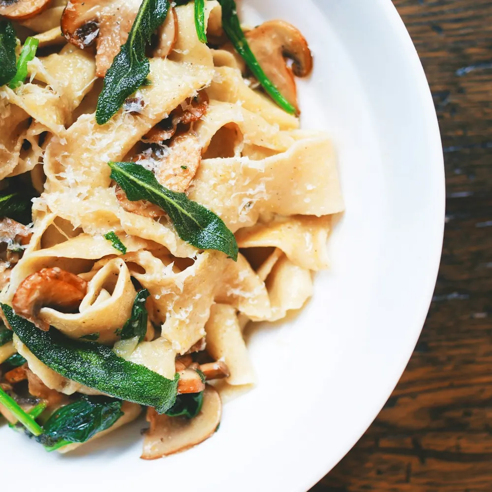 Pasta mit Sauce — illustrativ für die Kategorie Saucen & Pasten